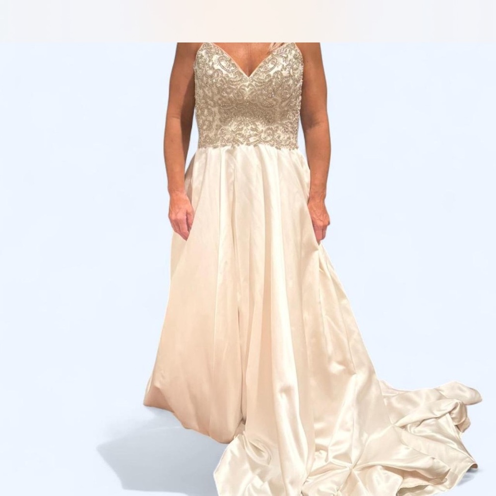 Luxurious Satin and Lace Wedding Gown